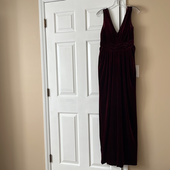 V Neck Burgundy Velvet RenzRags Bridesmaid Dress Size 10 - Picture 4 of 12
